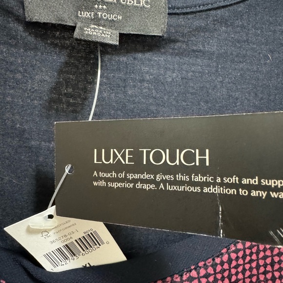 BANANA REPUBLIC TOP NWT - Picture 2 of 5